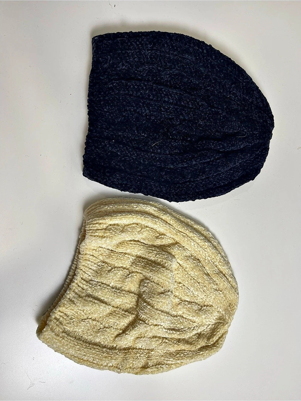 2-Piece Beanie Hat Set Black & off white Like New
